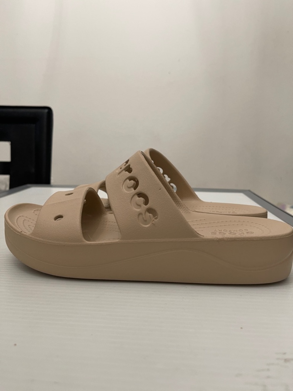 CROCS BAYA PLATFORM SANDAL WOMENS SIZE 9 - Picture 2 of 12